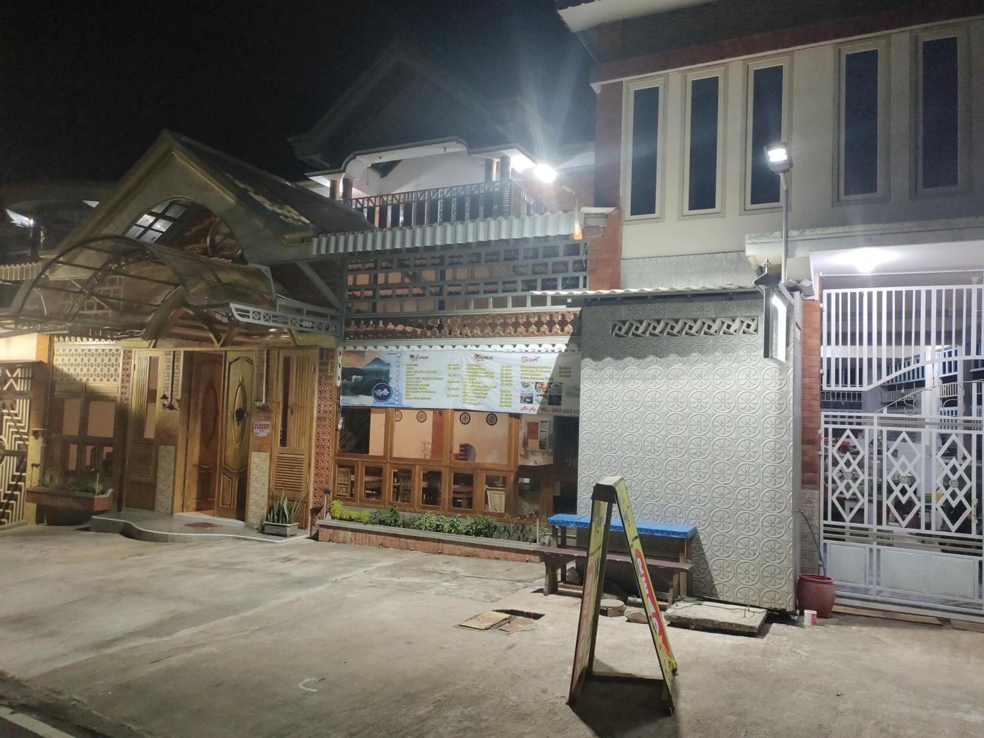Harmony Resto&Homestay Lambangkuning Exterior photo